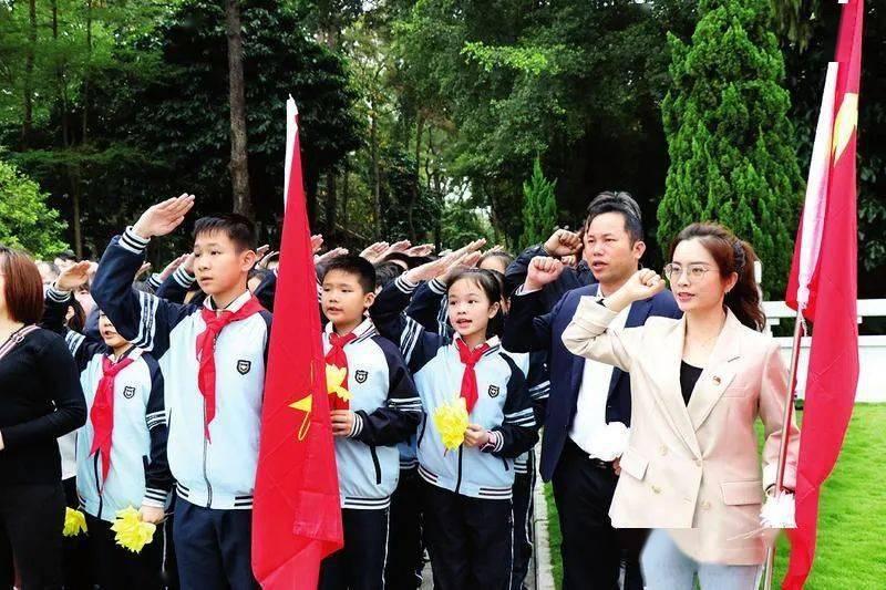 小猫钓鱼游戏龙王版有船