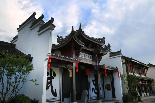 上官喜爱半夜说梦话,安崎的举动不一般,同宿舍姐妹哭笑不得